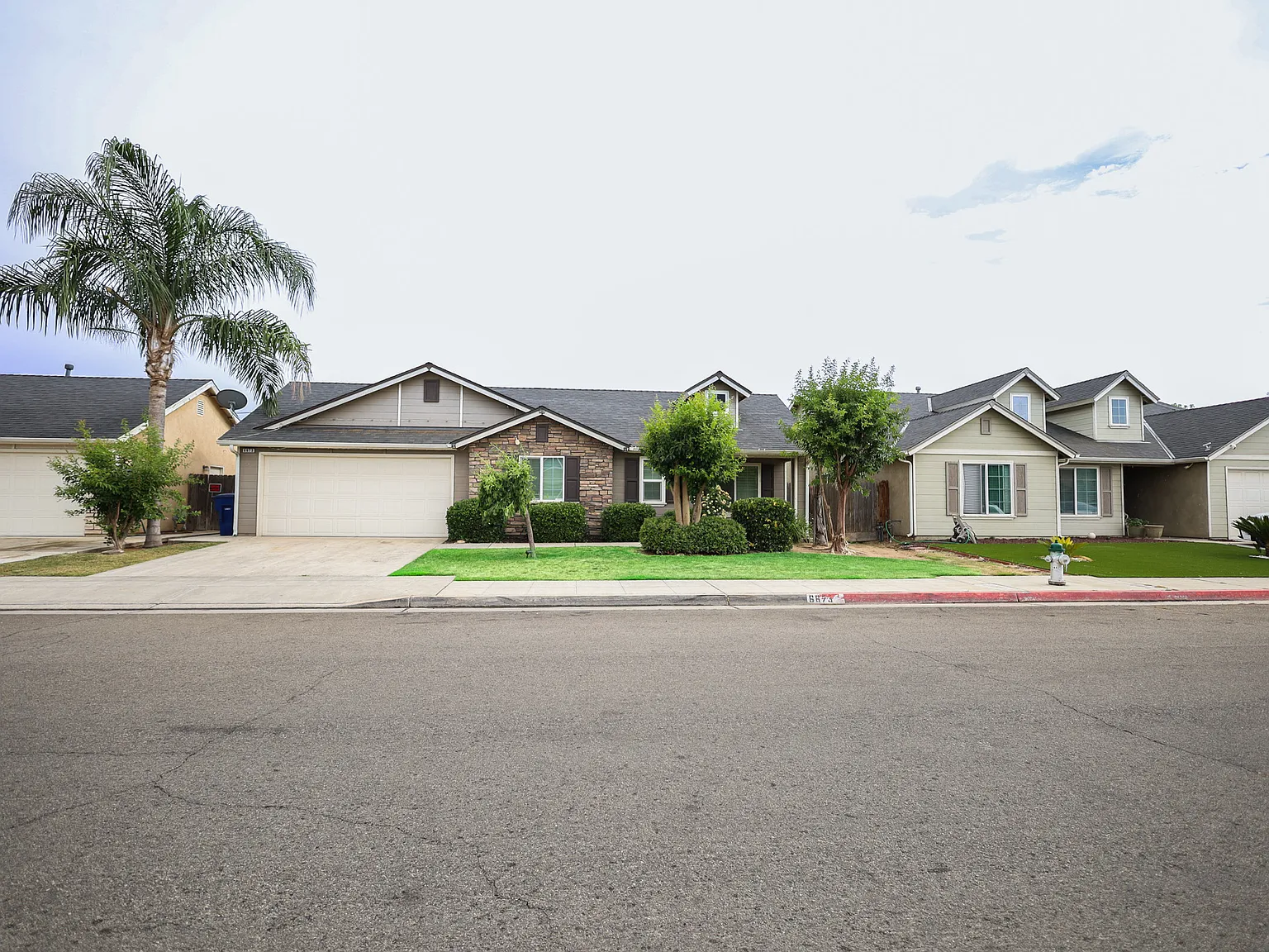 5 bed, 1855 sqft, $2,759 — Photo 2