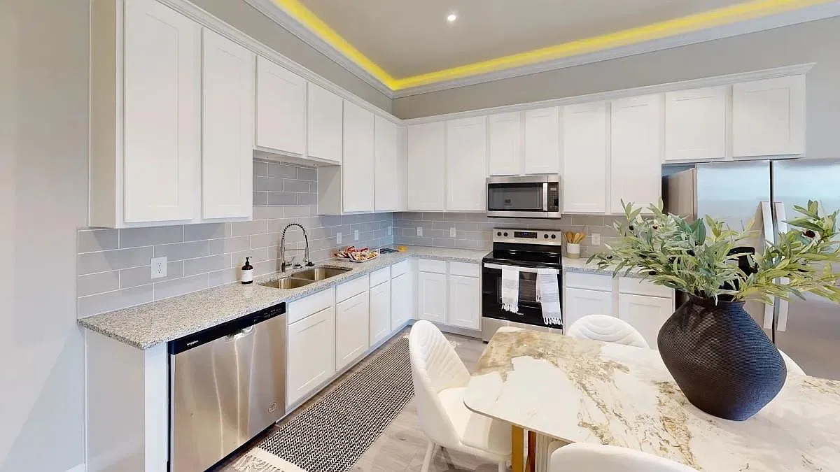 3 bed, 2.5 bath, 1522 sqft, $2,100 — Photo 3