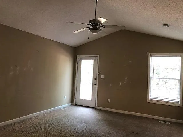 3 bed, 1163 sqft, $1,600 — Photo 3