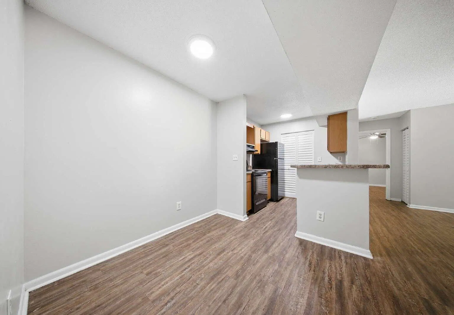 2 bed, 2.0 bath, 1000 sqft, $1,050 — Photo 4
