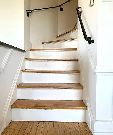 3 Bed - 1.5 Bath Stairway 3 Bed - 1.5 Bath Stairway