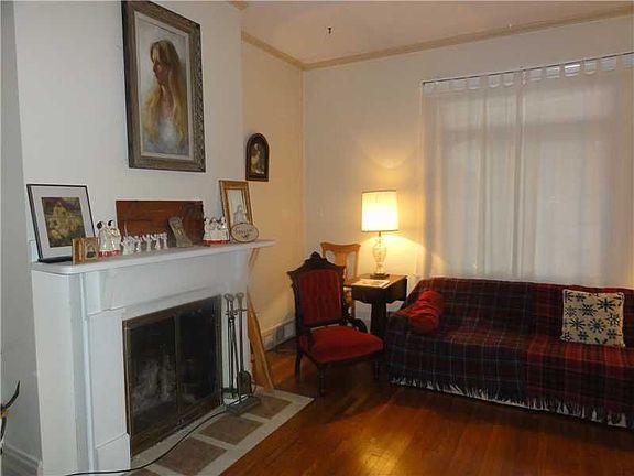 4th image of 713 Harbaugh St