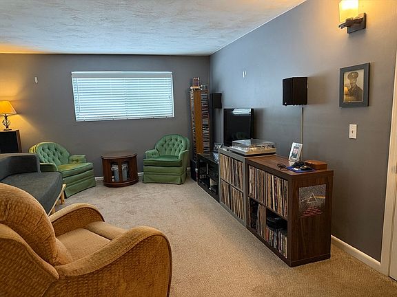 5th image of 176 Maple Ave APT 3-2