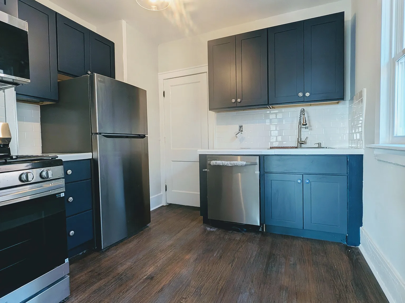 3 bed, 1400 sqft, $1,500 — Photo 2