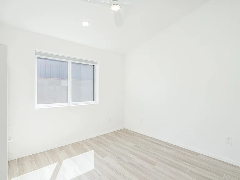 1120 E Waverly St #2 — Photo 23