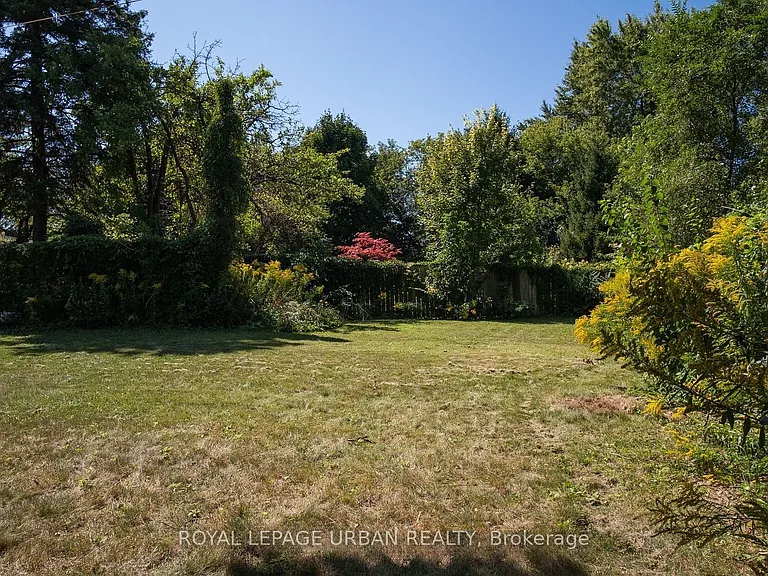 14 Camrose Cres — Photo 28