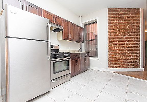 2nd image of 752 Franklin Ave APT 6