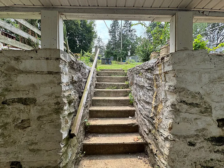 Patio steps to yard