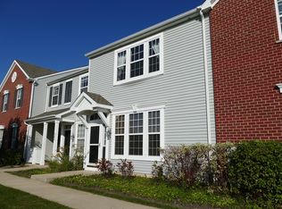 205 Springbrook Trl S, Oswego, IL 60543