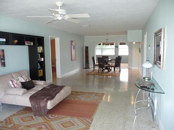 3rd image of 105 E Osceola Ln