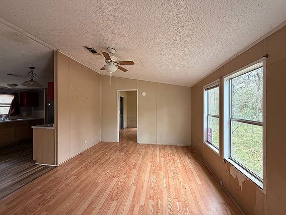 2nd image of 10350 Evergreen St