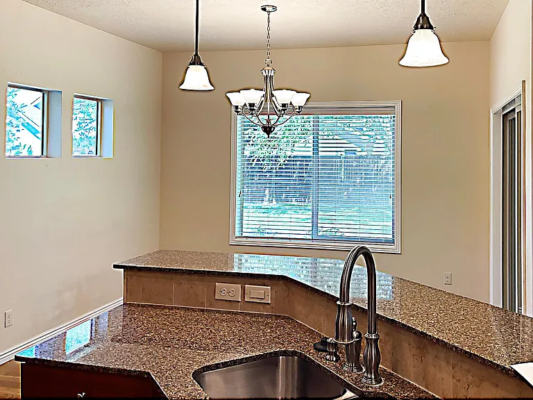 880 W Cagney Dr — Photo 9