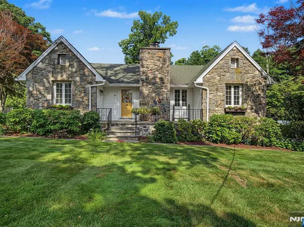 16 Weir Pl, Ringwood, NJ 07456