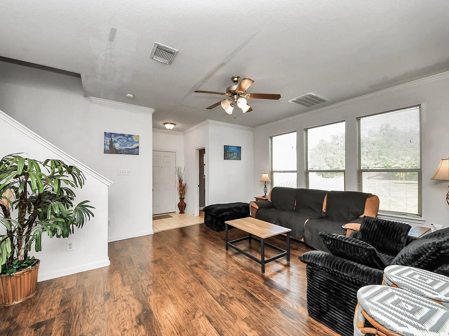 3 bed, 2.5 bath, 1624 sqft, $1,900 — Photo 4