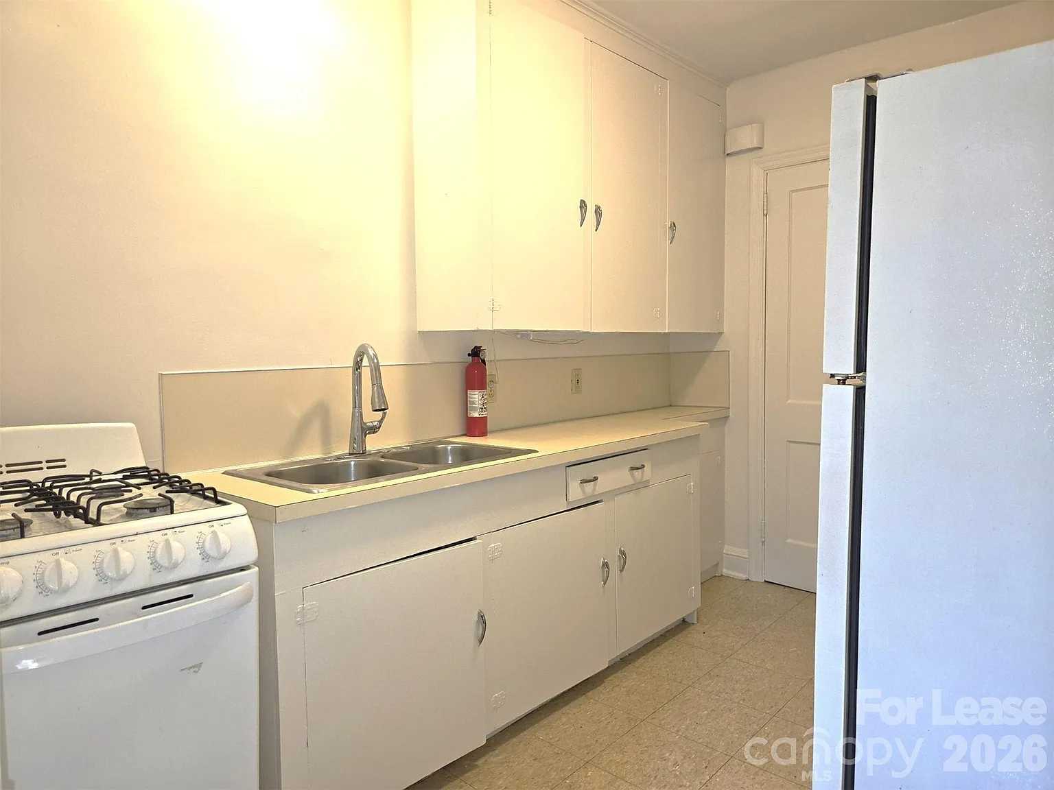 2 bed, 1.0 bath, $1,295 — Photo 3