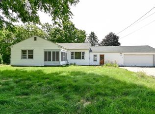 12323 W Mequon Rd, Mequon, WI 53097