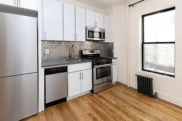 Rented by Green Leaf Management, LLC | media 22