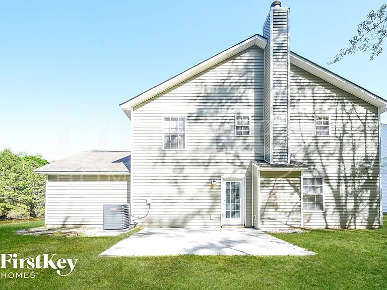 423 Aberdeen Cir — Photo 15