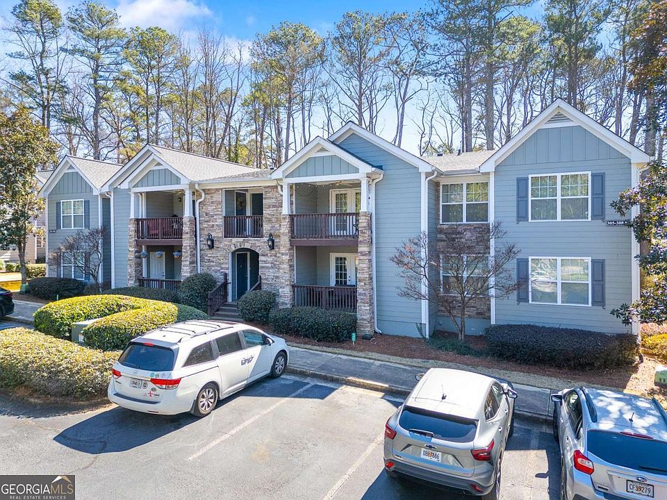 1st image of 301 Madison Ct SE