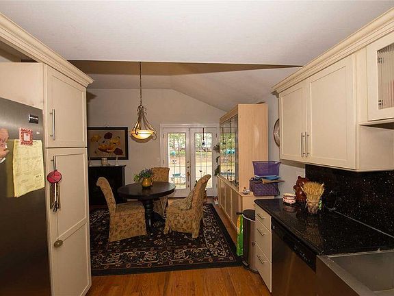 5th image of 60 Cobbleridge Ln