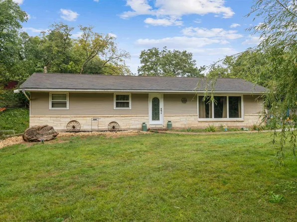 19517 Herber Rd, Dubuque, IA 52001