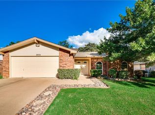 2805 Treeview Dr, Arlington, TX 76016