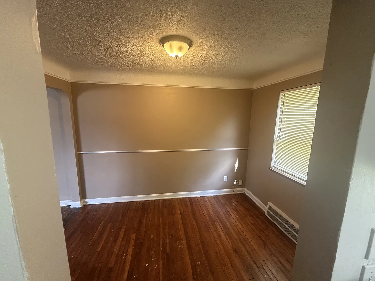 20470 Lakeshore Boulevard - 1 — Photo 2