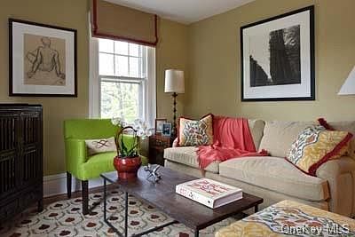 4th image of 126 Mount Hope Blvd