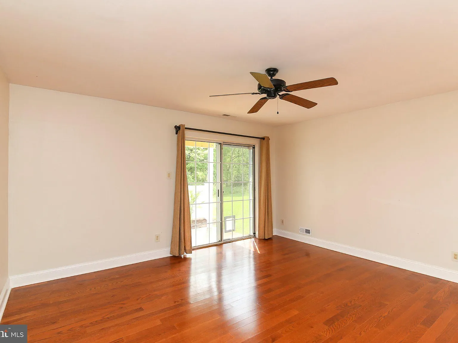 2 bed, 1.0 bath, 920 sqft, $2,100 — Photo 4