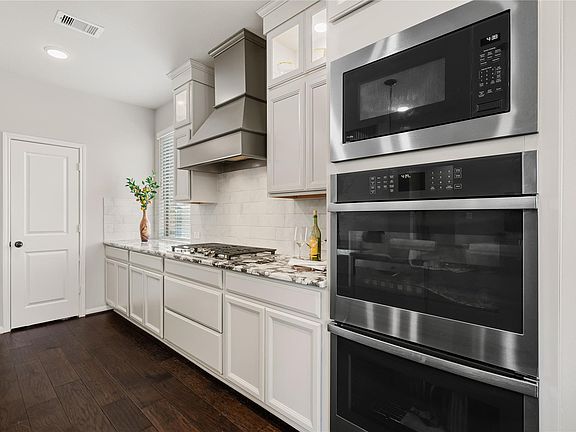 3rd image of 17525 Sunset Skies Rd