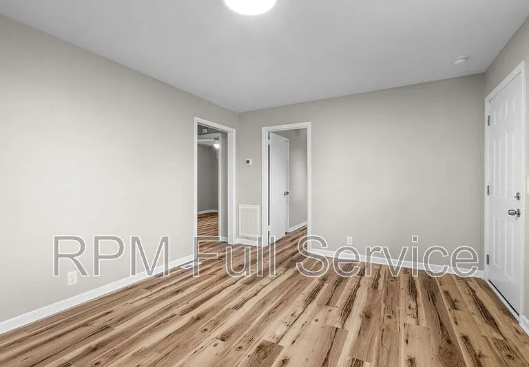 895 W Sharpe Ave #A — Photo 6