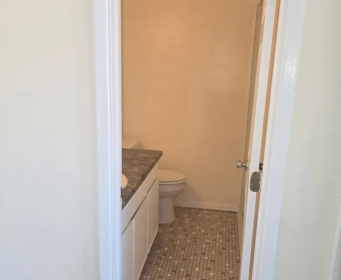 125 E 34th St #B — Photo 12