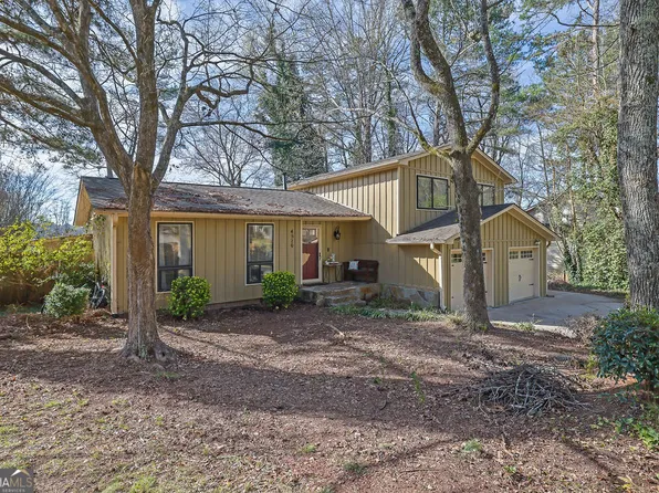 4570 Nantucket Dr SW, Lilburn, GA 30047