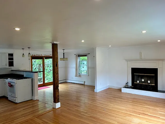 76 Florida Ave — Photo 4