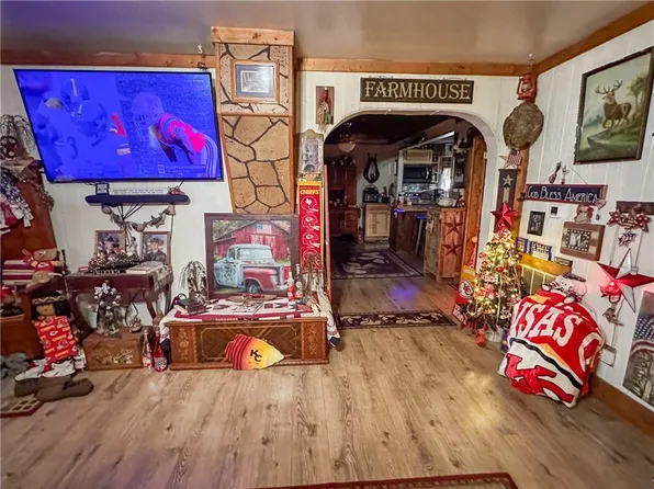 6322 NE Maple Rd, Maysville, MO 64469