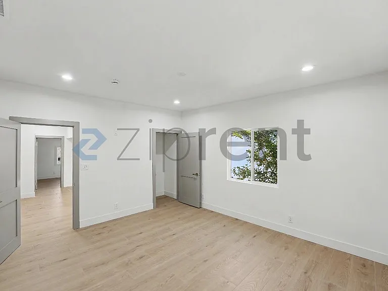 1676 W 24th St — Photo 27