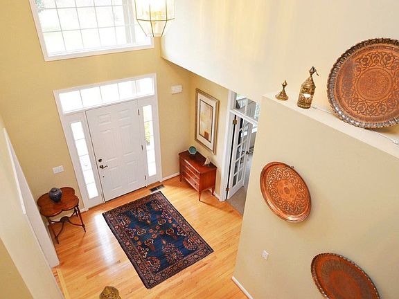 3rd image of 452 Thousand Oaks Cir