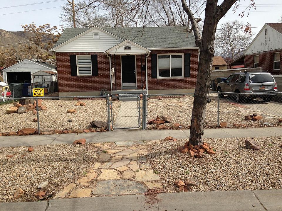Front showing Xeriscaped Yard and partially fenced yard