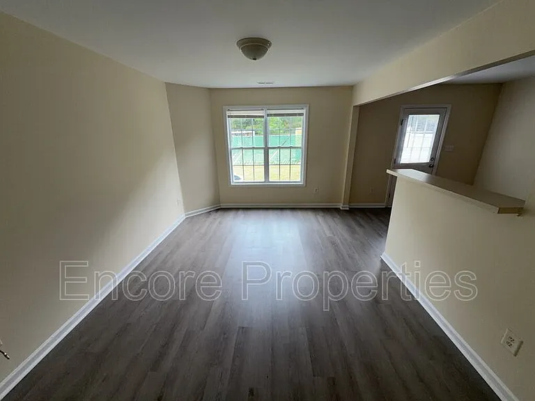 444 Anna St — Photo 3