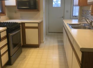 5 S Locust St, Momence, IL 60954