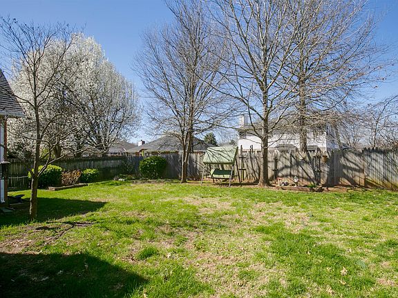 3rd image of 312 Park Glen Dr