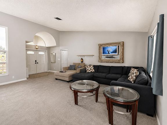 3rd image of 2171 Amesbury Circle
