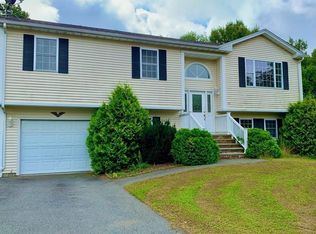 35 Schooner Dr, Dartmouth, MA 02748