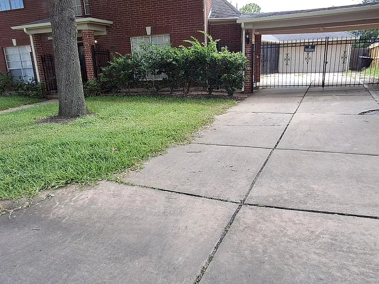 3411 Ashfield Dr — Photo 5