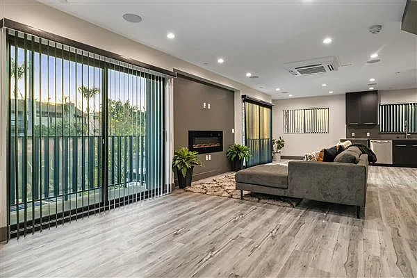 4930 Laurel Canyon Blvd #201 — Photo 16