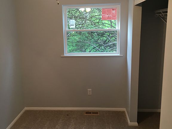 4th image of 374 Martha Dr