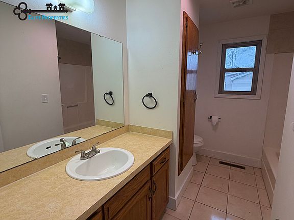 5th image of 713-715 E Pearl St