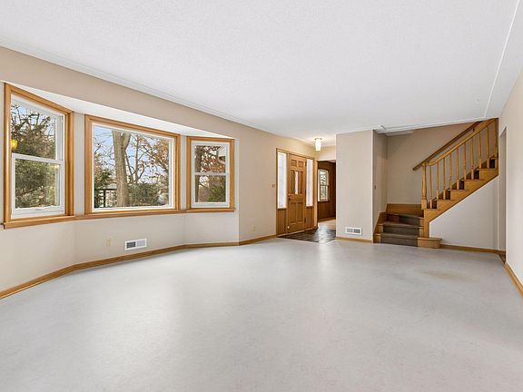 2nd image of 15776 Cedar Ridge Rd