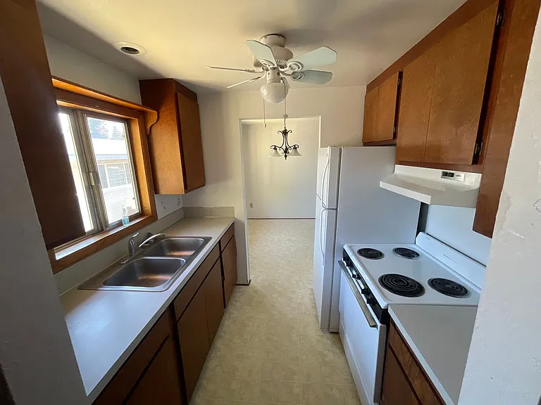 347 SW Ewen St — Photo 7