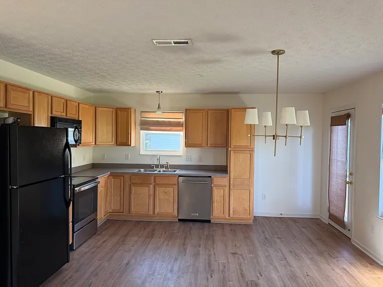 2306 Hazelnut Dr — Photo 1